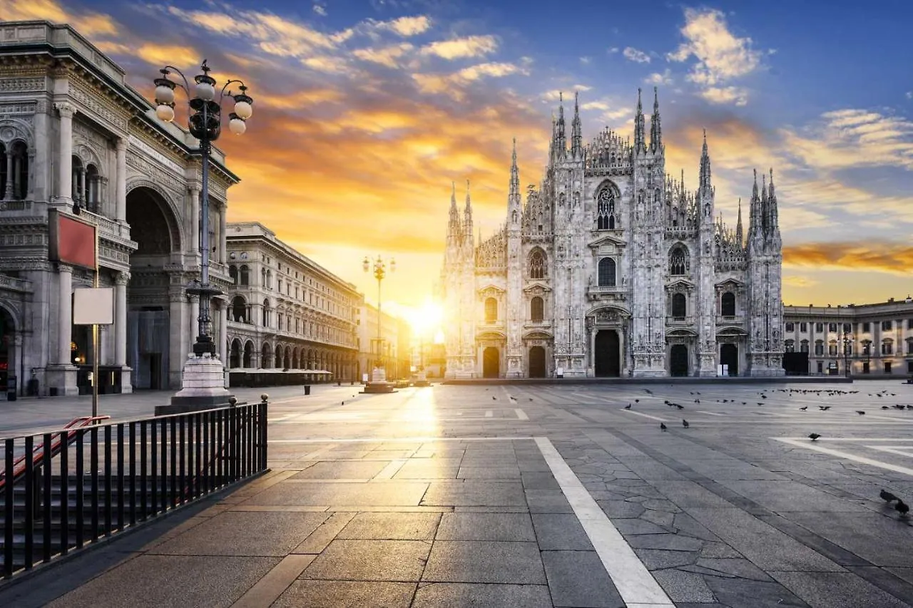 Duomo Charme Apartment Милан 0*,  Италия